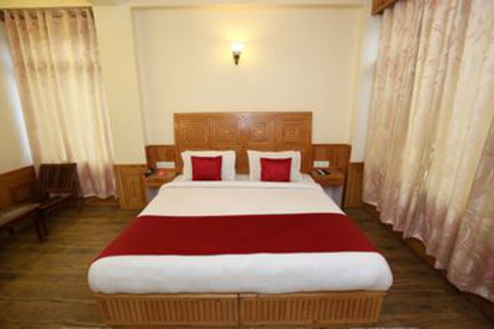 Room 9 of 25