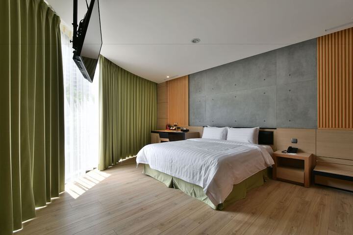Room 5 of 56