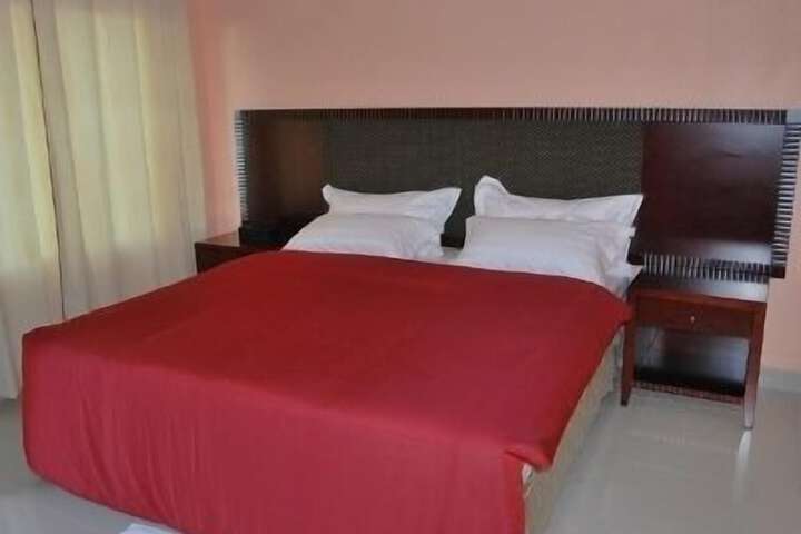 Room 5 of 18