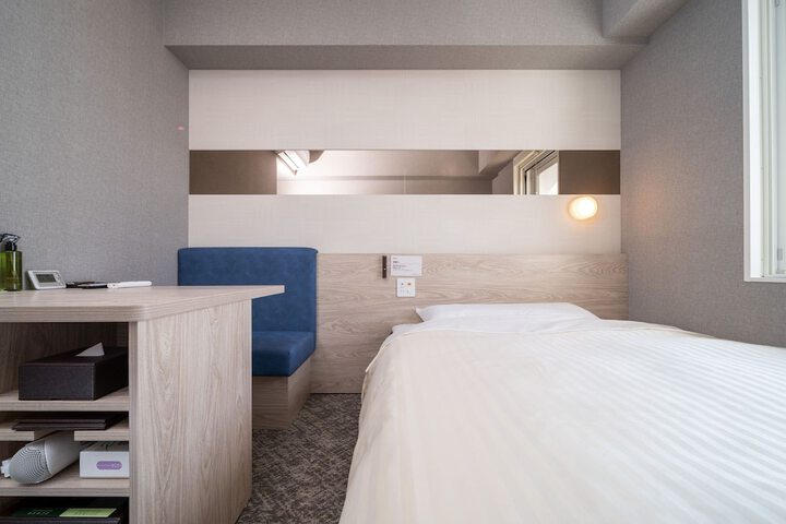 Room 4 of 128
