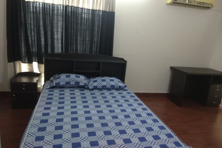 Room 6 of 18