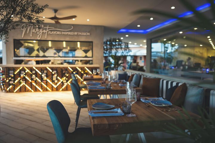 Dining 77 of 102