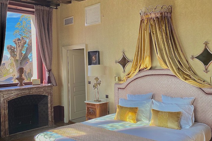 Room 17 of 49