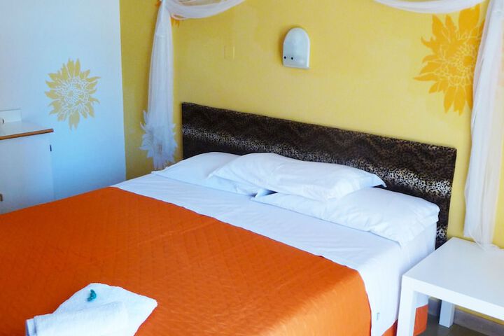 Room 21 of 49