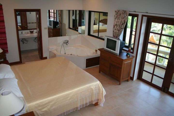 Room 18 of 93