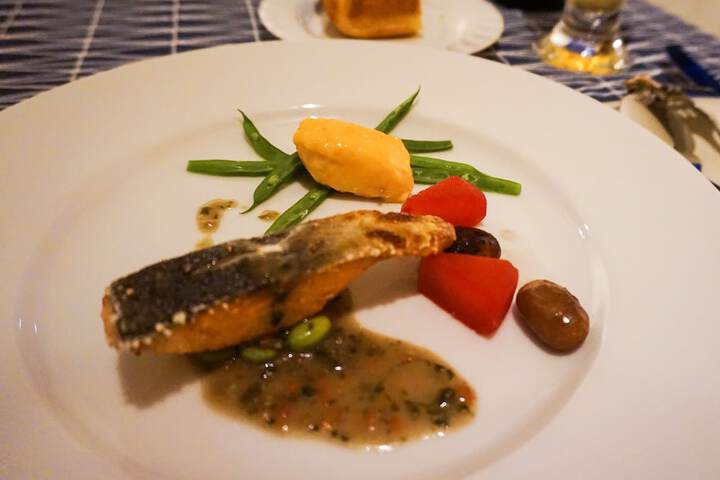 Dining 77 of 101