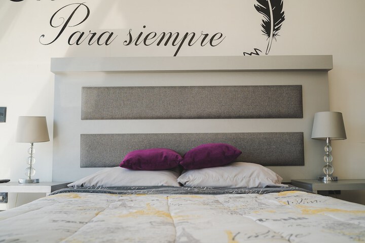 Room 4 of 99