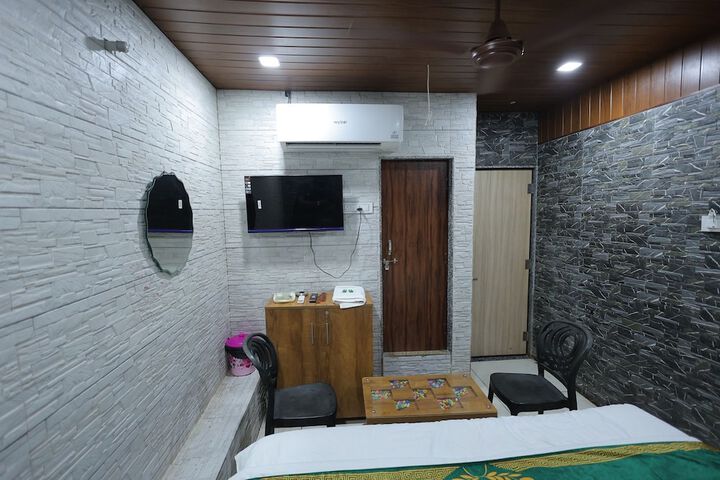 Room 17 of 29