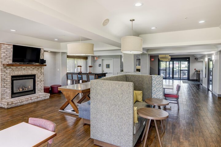 Entrance & Lobby
