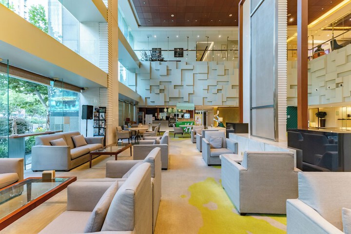 Entrance & Lobby