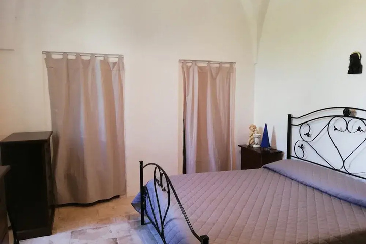 Room 4 of 12