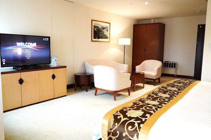 Room 8 of 38