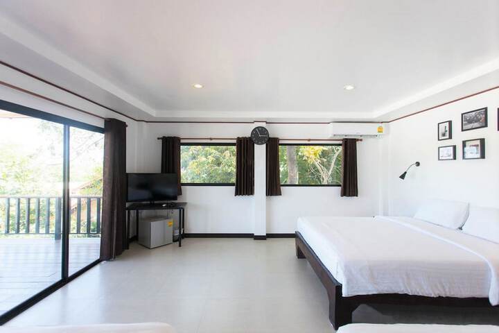 Room 14 of 128