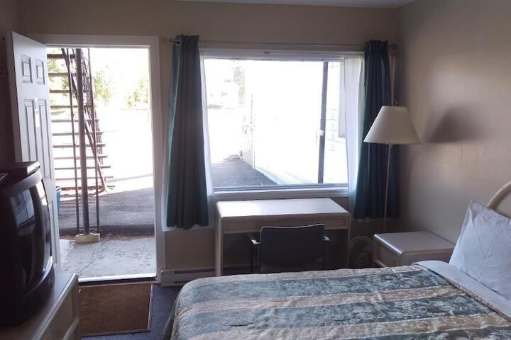 Room 9 of 27