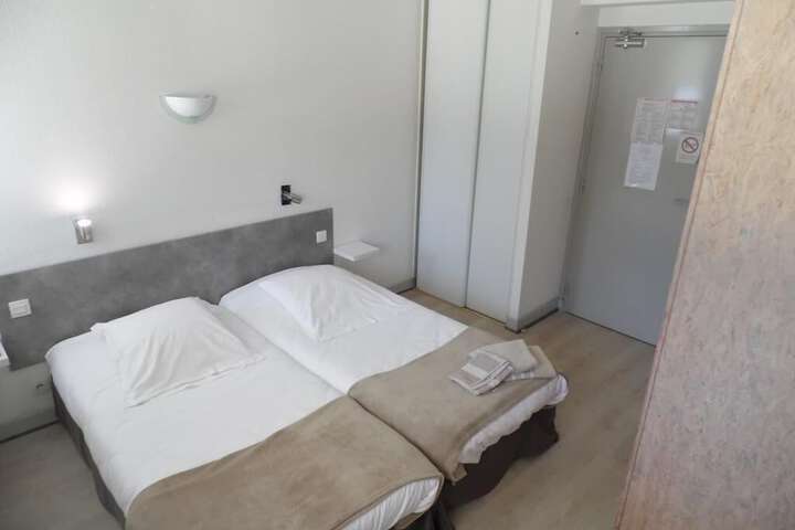 Room 6 of 47