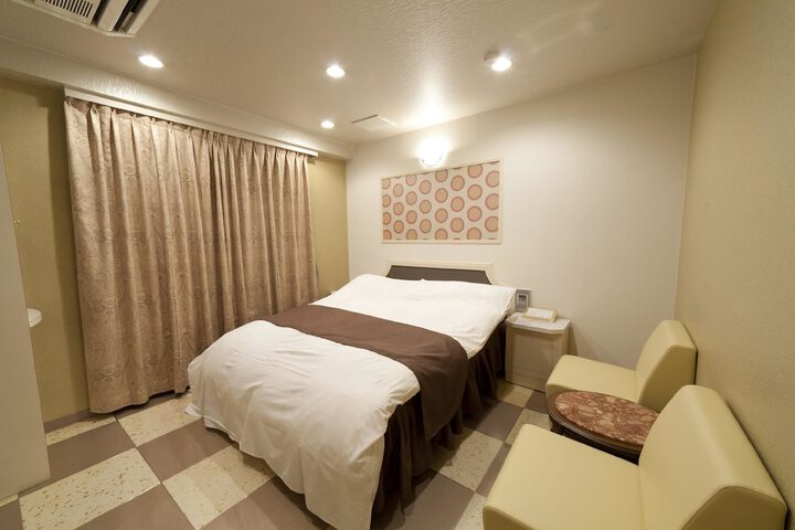 Room 13 of 25