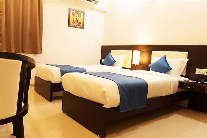 Room 4 of 28