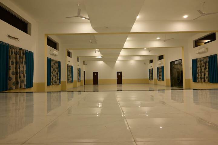 Ballroom/Hall 43 of 77