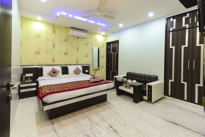 Room 3 of 16