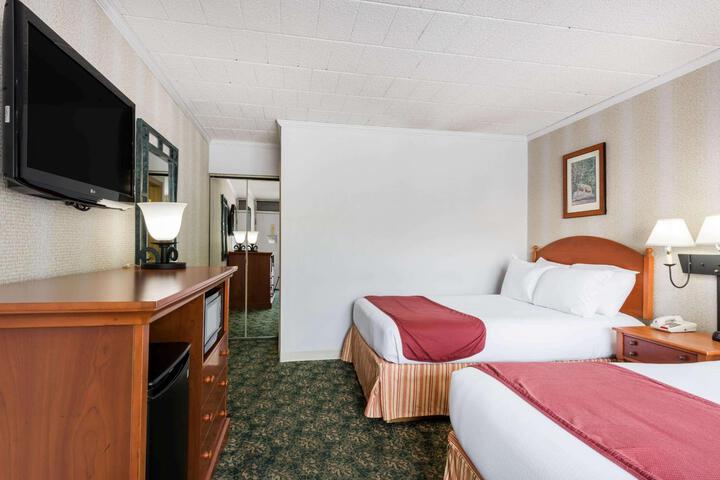 1 King Bed (9 of 11)