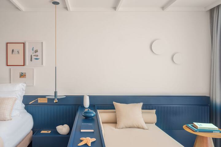Room 13 of 103