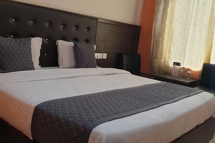 Room 2 of 26