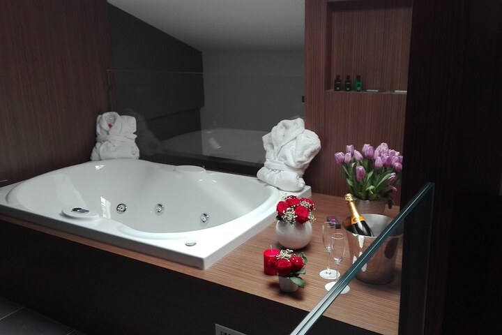 Jetted tub
