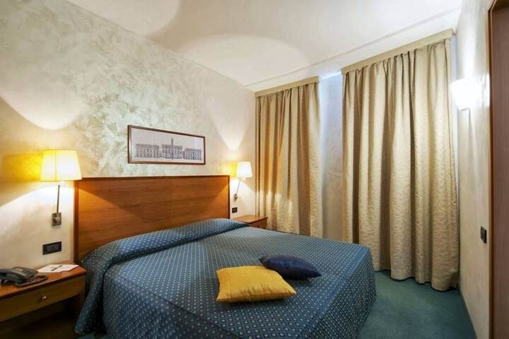 Room 9 of 28