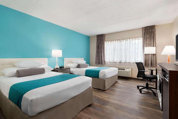 2 Queen Beds (6 of 6)