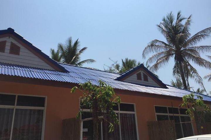 Baan Phak Rim Lay