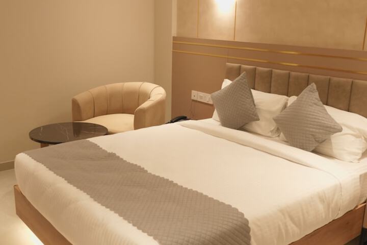 Room 2 of 20