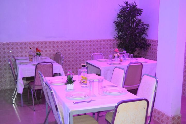 Dining 7 of 7