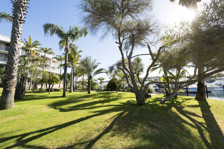 Hotel Exterior 75 of 102