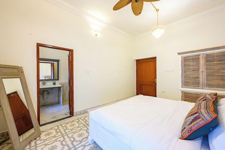 Room 6 of 40