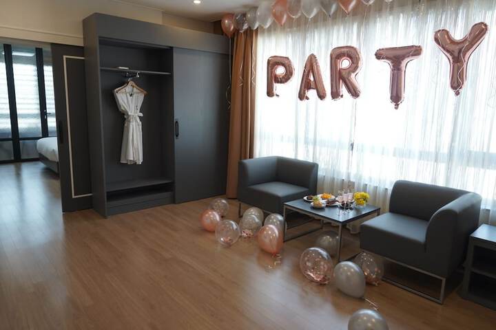 Room 17 of 48