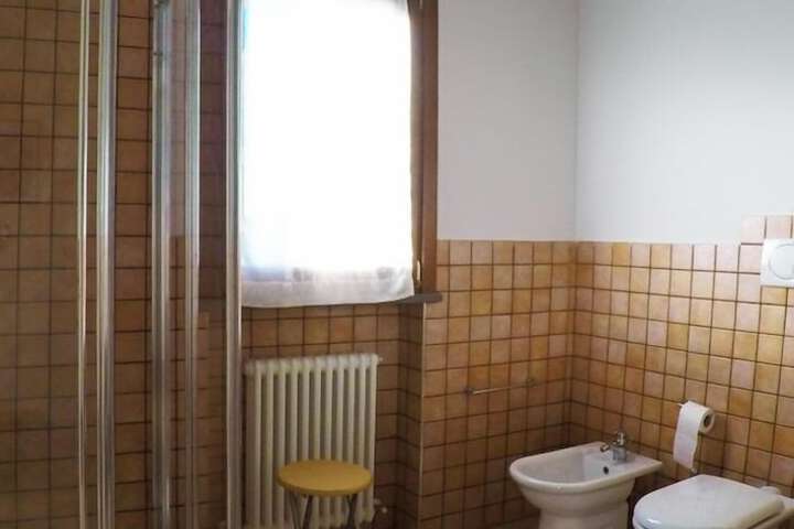 Room 24 of 32