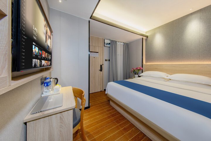 Room 8 of 41