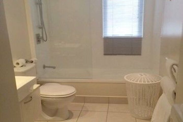 Room 4 of 11