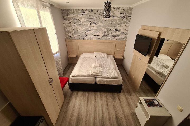 Room 12 of 63