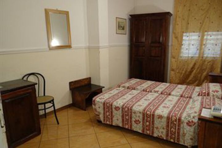 Room 13 of 16