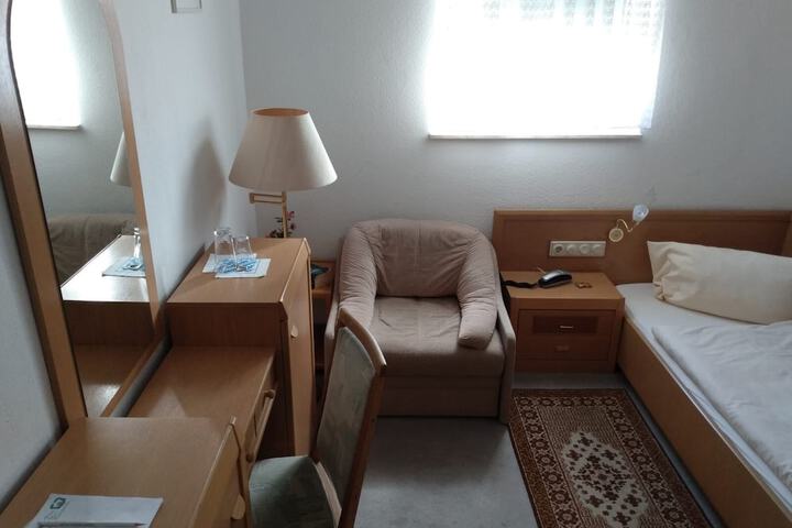 Room 6 of 11