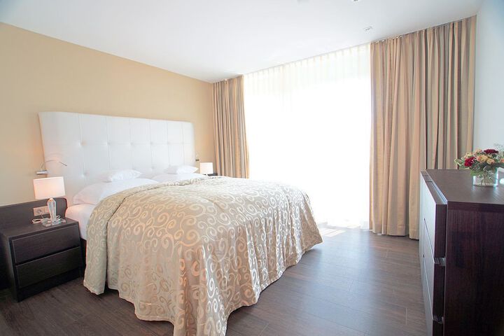 Room 12 of 42