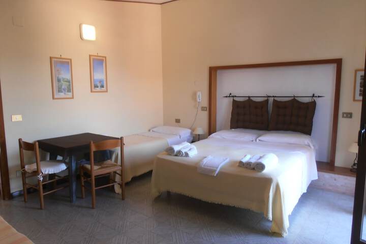 Room 16 of 18
