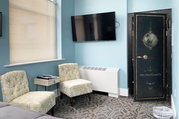 Room 49 of 212
