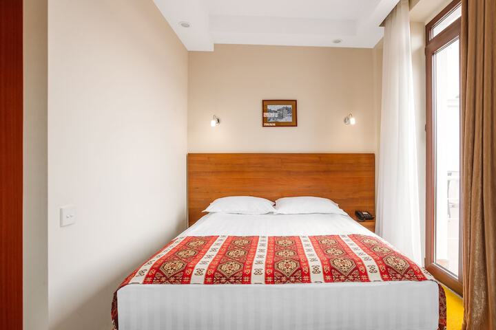 Room 8 of 79