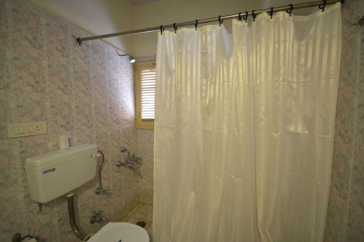 Room 27 of 46