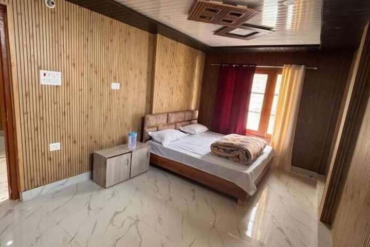 Room 4 of 23