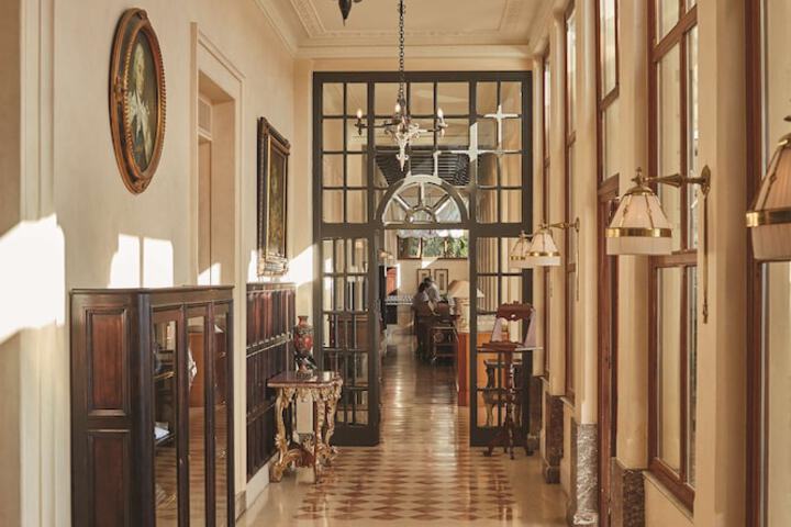 Entrance & Lobby