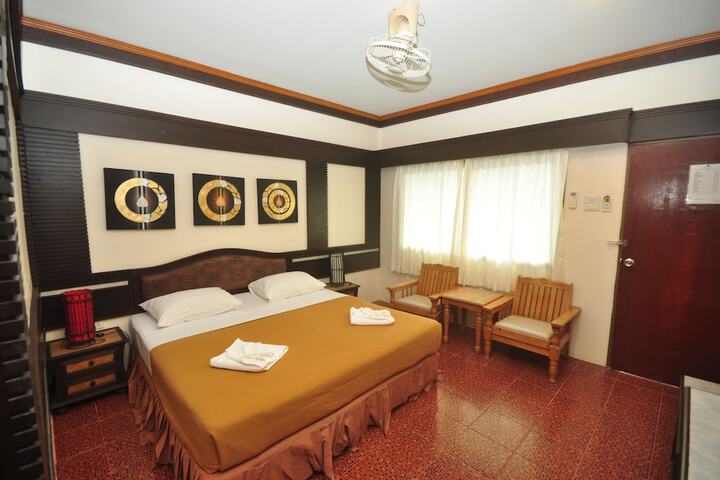 Room 3 of 42