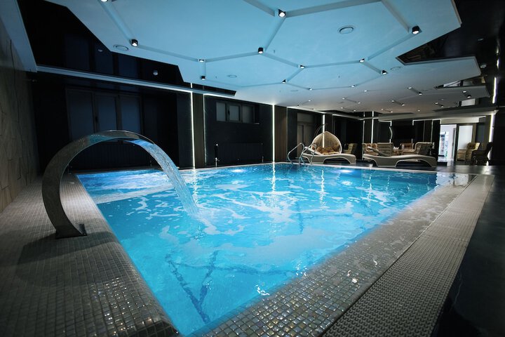 Pool 18 of 45